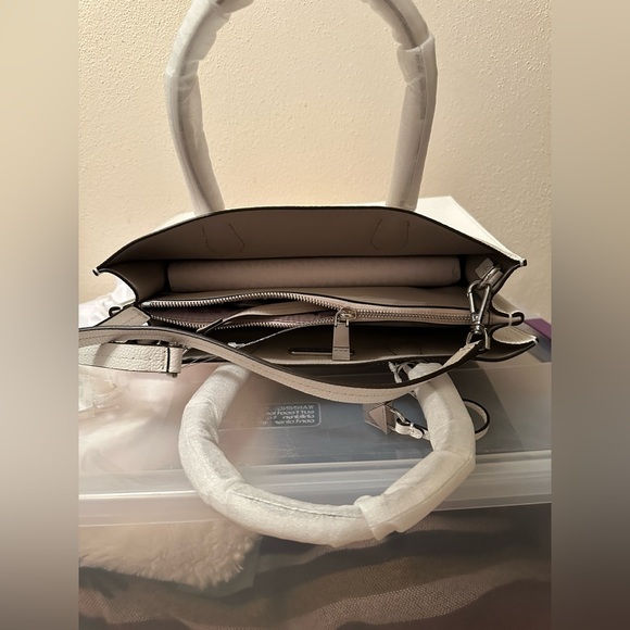 Michael Kors BNWOT Mercer Tote Optical White NEW - Picture 8 of 8